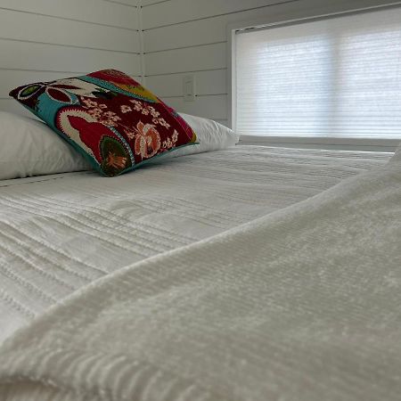 Entirely Private Tiny Home - 1 Mile To Uf ゲインズビル エクステリア 写真