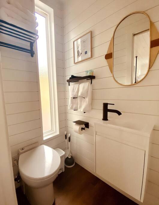 Entirely Private Tiny Home - 1 Mile To Uf ゲインズビル エクステリア 写真