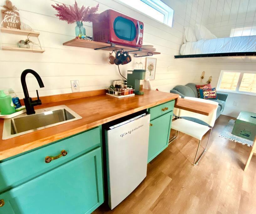 Entirely Private Tiny Home - 1 Mile To Uf ゲインズビル エクステリア 写真