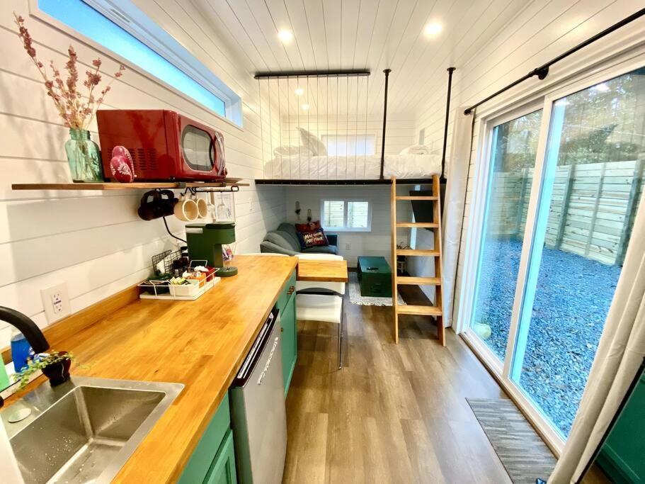 Entirely Private Tiny Home - 1 Mile To Uf ゲインズビル エクステリア 写真