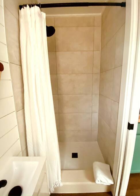Entirely Private Tiny Home - 1 Mile To Uf ゲインズビル エクステリア 写真